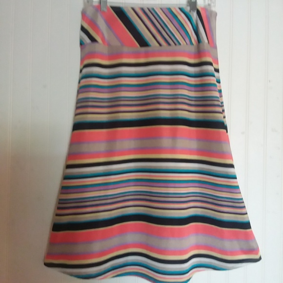 ONE7SIX skirt in size small. - Picture 3 of 4